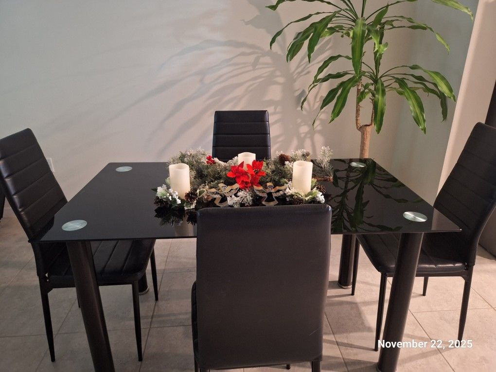 Dining Table 4 Peoples 