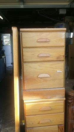 Table with 2 drawers on the bottom