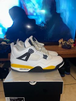 Tour Jordan 4s OG box