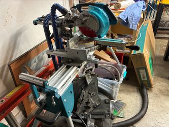 Makita Sliding Compound Miter Saw with Stand