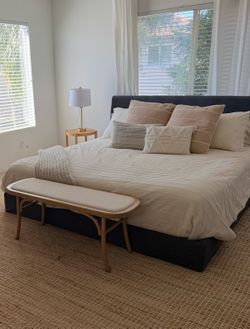 King Bedroom Set – Bed, Mattress, End Tables, Lamps & Bench