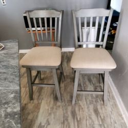 Like New !!!! Beautiful  chairs 