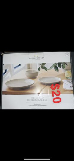 WESTFIELD DINNERWARE SET