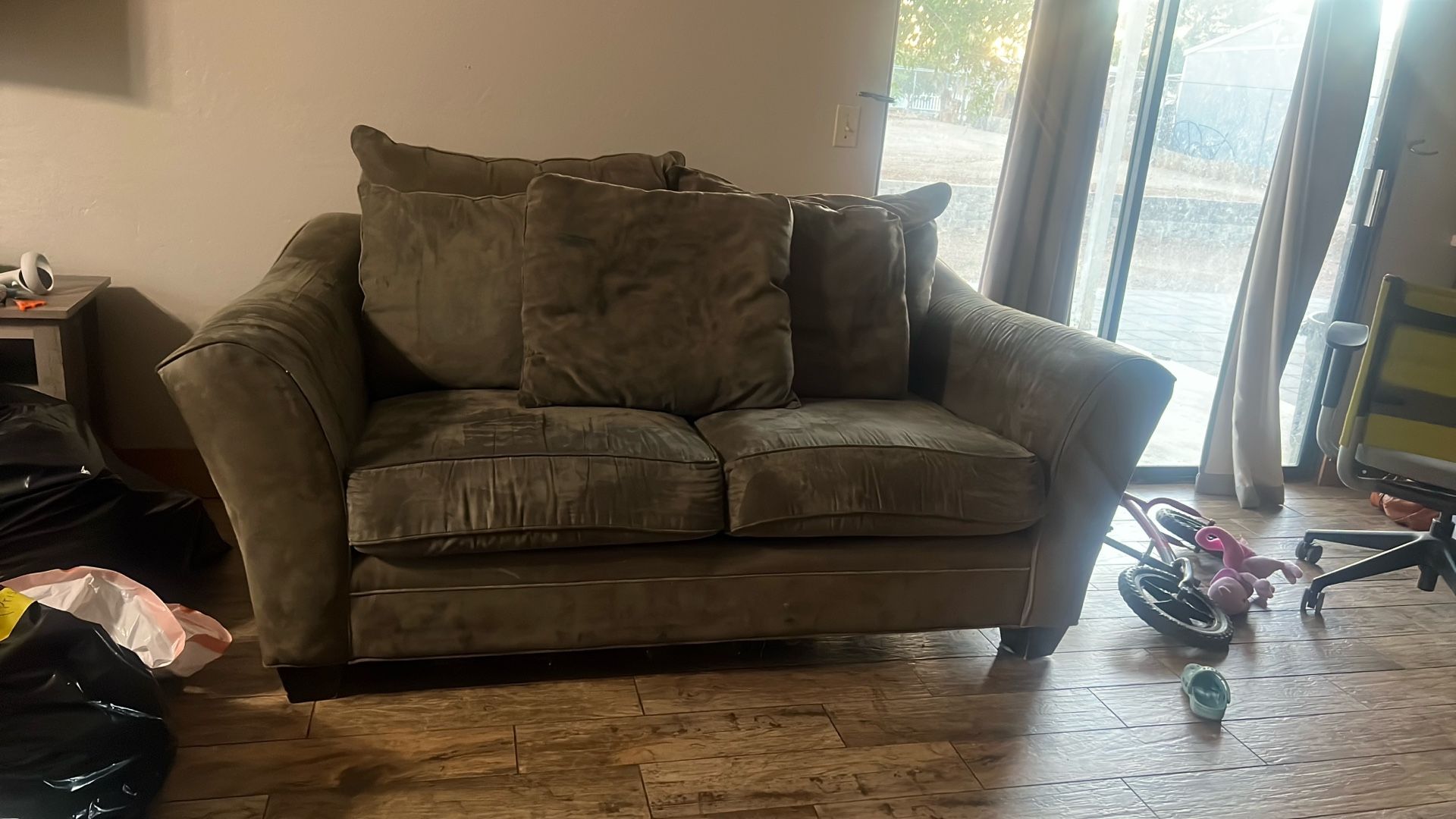 Set Sofas $40 .00 In Good Conditions 