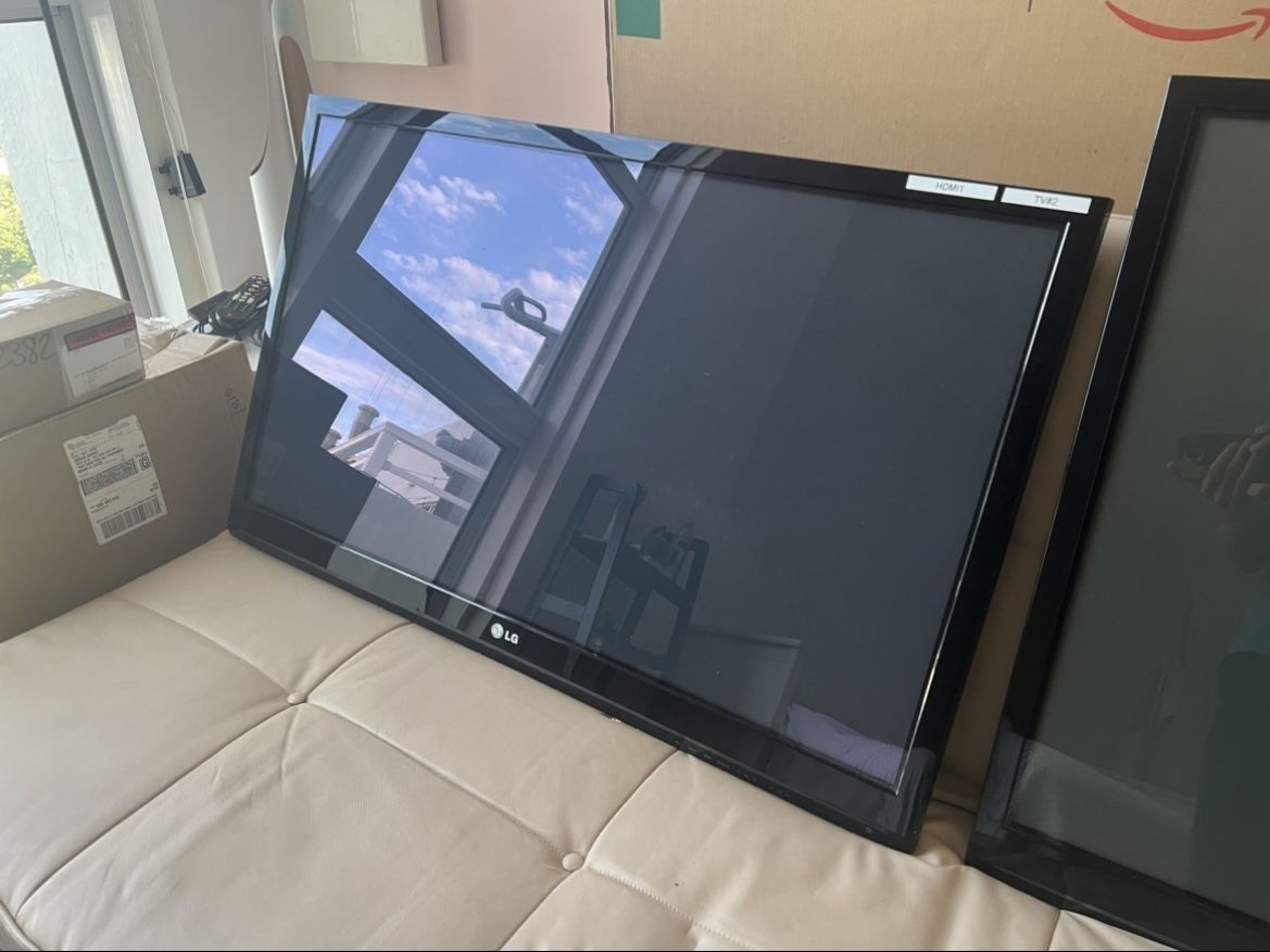 2 Plasma TVs For Sale 99/149 for Sale in Miami, FL OfferUp
