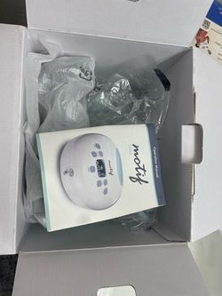 BRAND NEW Motif breast pump