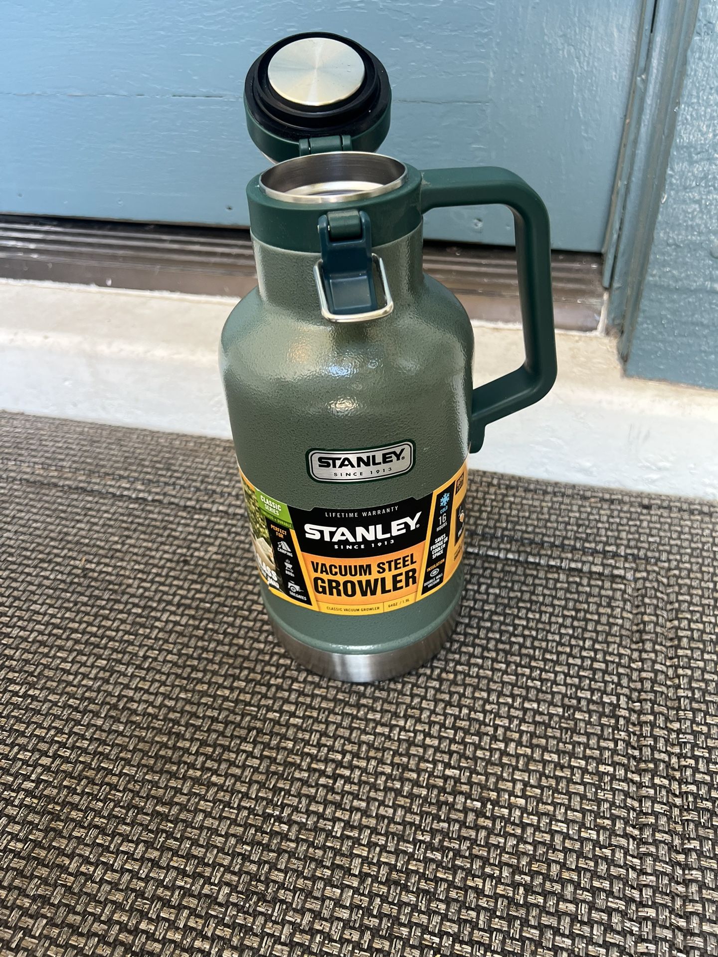 Stanley classic vacuum Steel Growler 64 oz