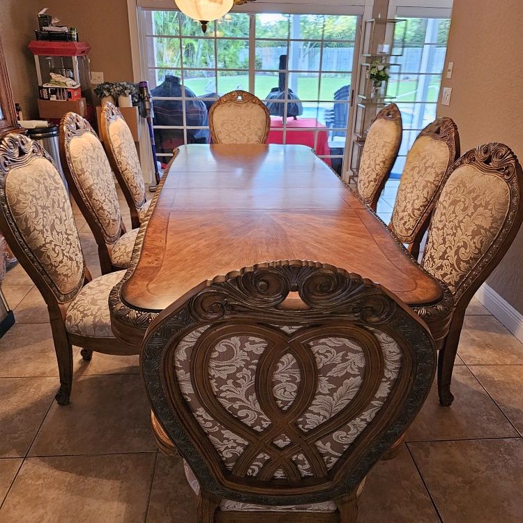Dinning Table & Hutch For Sale 