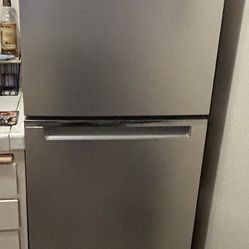 Whirlpool Refrigerator Medium Size 