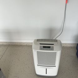 Frigidaire Dehumidifier 70pint