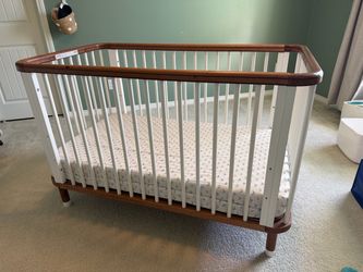 Nestig Baby Crib and toddler conversion kit