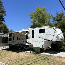 2009 Keystone Fusion Toy Hauler