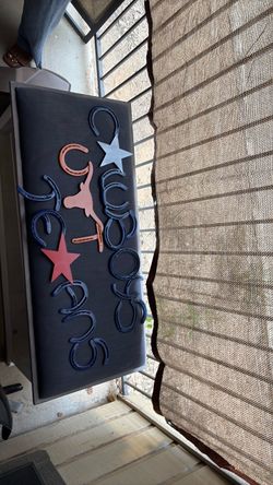Custom horseshoe team decorations