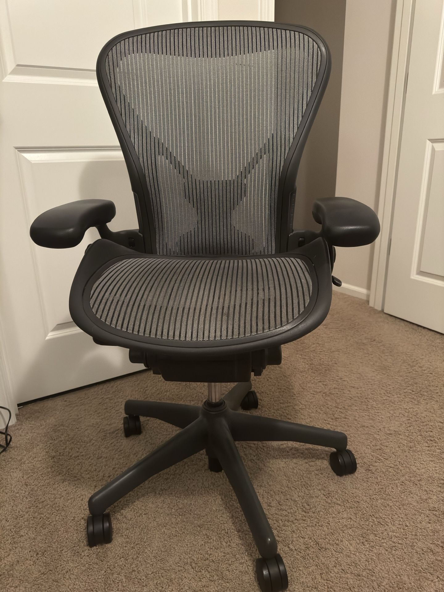 Herman Miller Aeron, Size B, Office Chair, Computer Chair, Chair, Ergonomic Chair, Ergo, Gaming, Gaming Chair, Office