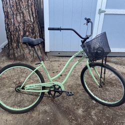 Women’s Isla Vista 3G Beach Cruiser With Basket!