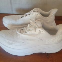 Hoka One Clifton 9 Women’s Size 9D Wide White Athletic Sneaker Shoes Pre-owned