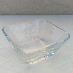 Clear 0.25" Thick Glass Square Bowl, 8" Top, 5" Bottom, 3.5" Deep, 48 oz./1.5 Qt. Capacity