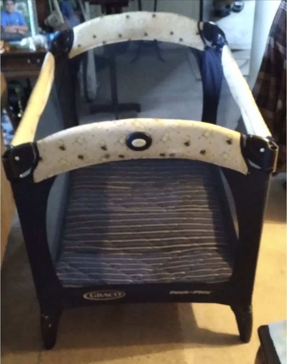 Graco Folding Crib for Sale in Melrose Park, IL OfferUp