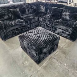 New Sectional Couch with Ottoman! Free Delivery 🚚! 