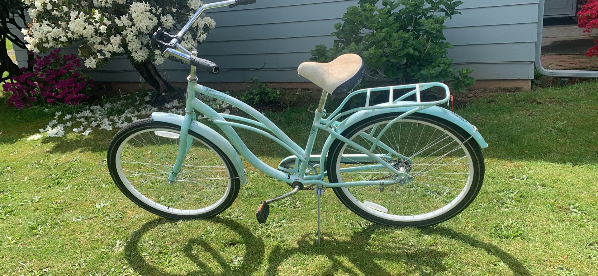 Vintage Women’s Schwinn Bike