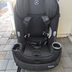 4 Maxi Cosi Car seats 