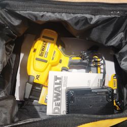 Dewalt Xr 20v Brushless Stapler With Baterie And  Charger  Big Bag $250