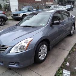2010 Nissan Altima ONLY 77,000 MILES!! RUNS BEAUTIFUL, ICE COLD A/C! PUSH BUTTON START! CLEAN INSIDE & OUT!!