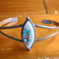 vintage Zuni inlaid flower  sterling silver bracelet