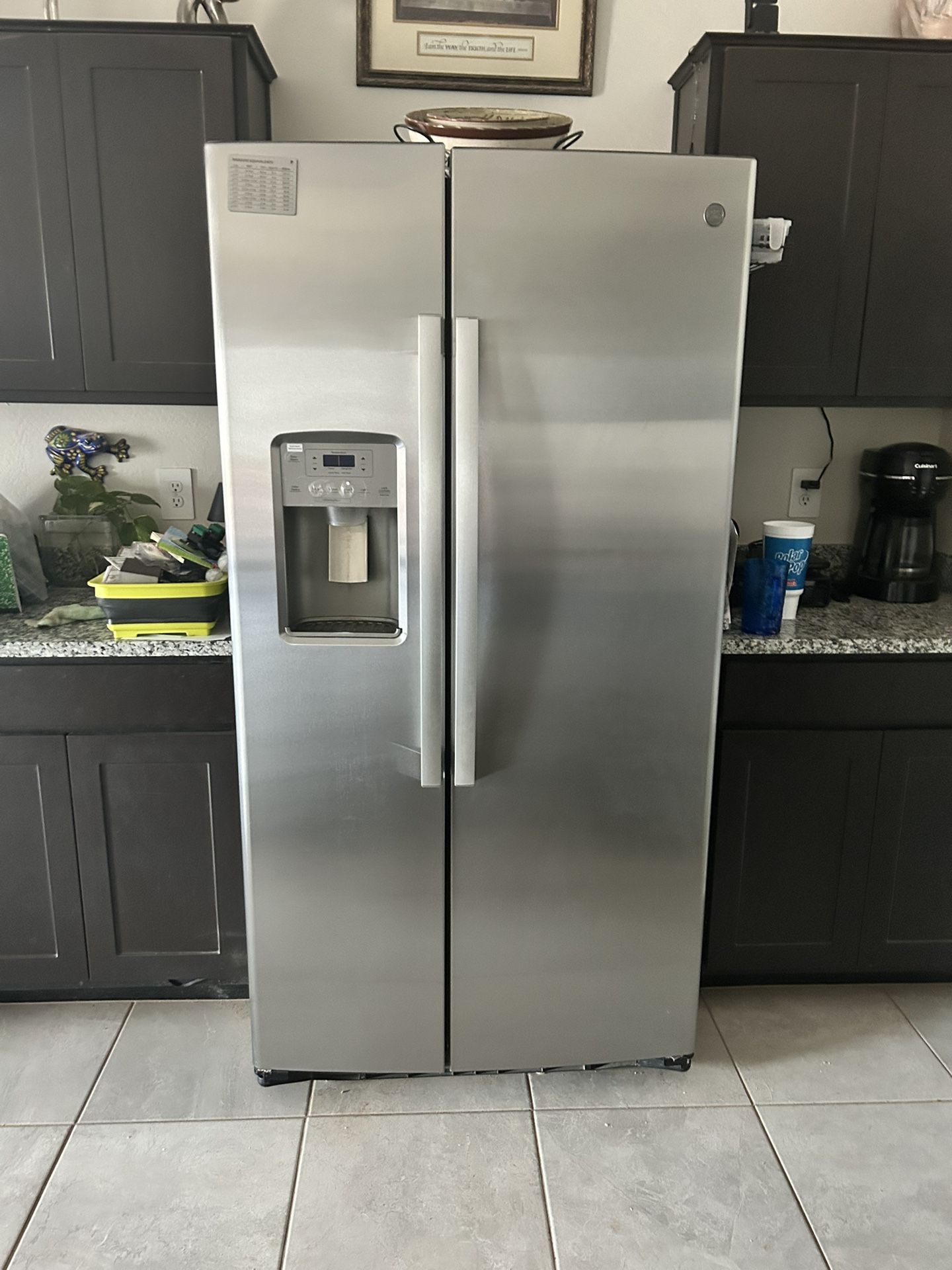 GE Refrigerator Two Door Excellent Condition