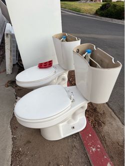 Glacier Bay toilets for sale $25 OBO 3 of them