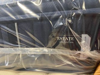 Mattress Stearns and foster estate pillow top soft queen size brand new