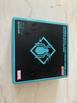 Mezco - Spider-Man: Far From Home One:12 Collective Spider-Man (Stealth Suit) PX Previews Exclusive