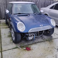  2003 Mini Cooper For Parts Or Fix Up Only Asking 1500 Or Best Offer 