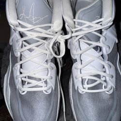Nike Kyrie Infinity TB Basketball Shoes/Sneakers! They are the Wolf Gray and White Mens Size 14! Only worn once inside. These Nikes are HOT! 
