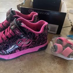 Heels size youth 13 comes with 4 wheels you can wear like normal shoes or wear one wheel or wear bot