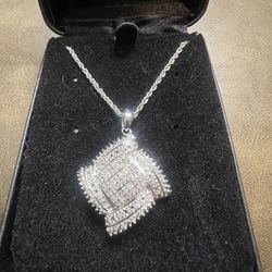 Diamond Pendant Necklace 