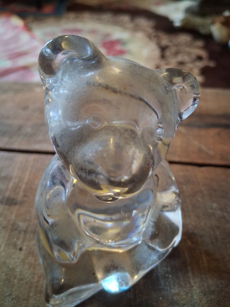 VINTAGE( FENTON ) BEAR CRYSTAL
