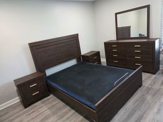 Ashley’s queen bedroom set