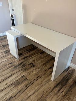 White extendable desk