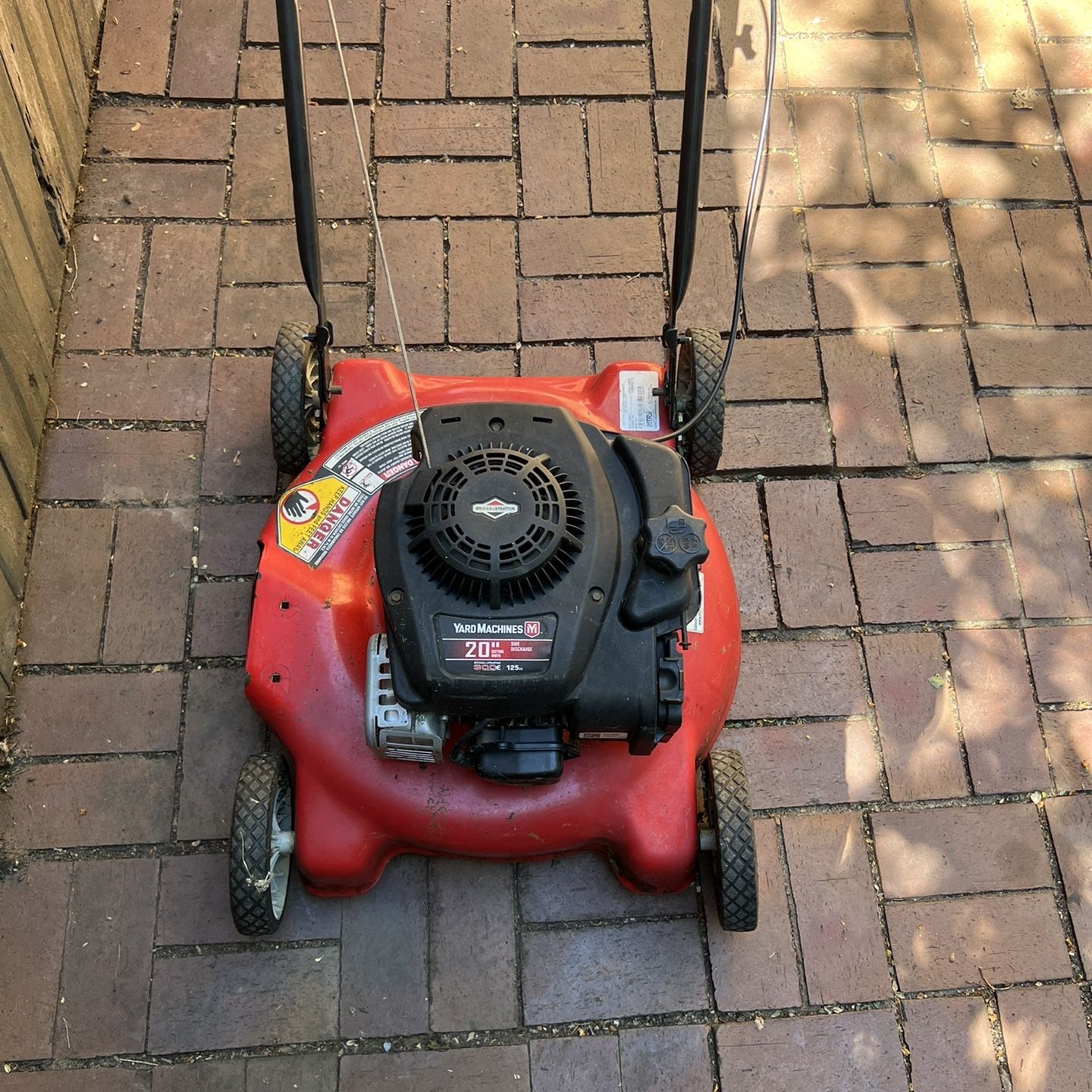 Brigs And Stratton Lawn Mower 125cc (RUNS LIKE A BEAST)