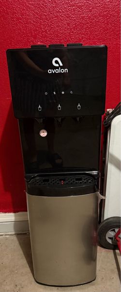 Bottom loading water dispenser
