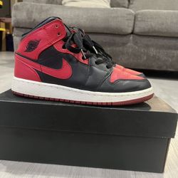 Jordan 1 Mids