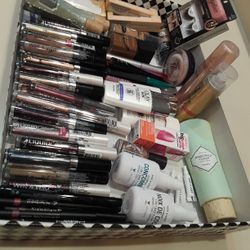 Brand New High Quality  Makeup  In Weeki Wachee Spring Hill