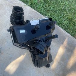 2010 Audi A5 air intake cleaner filter box 
