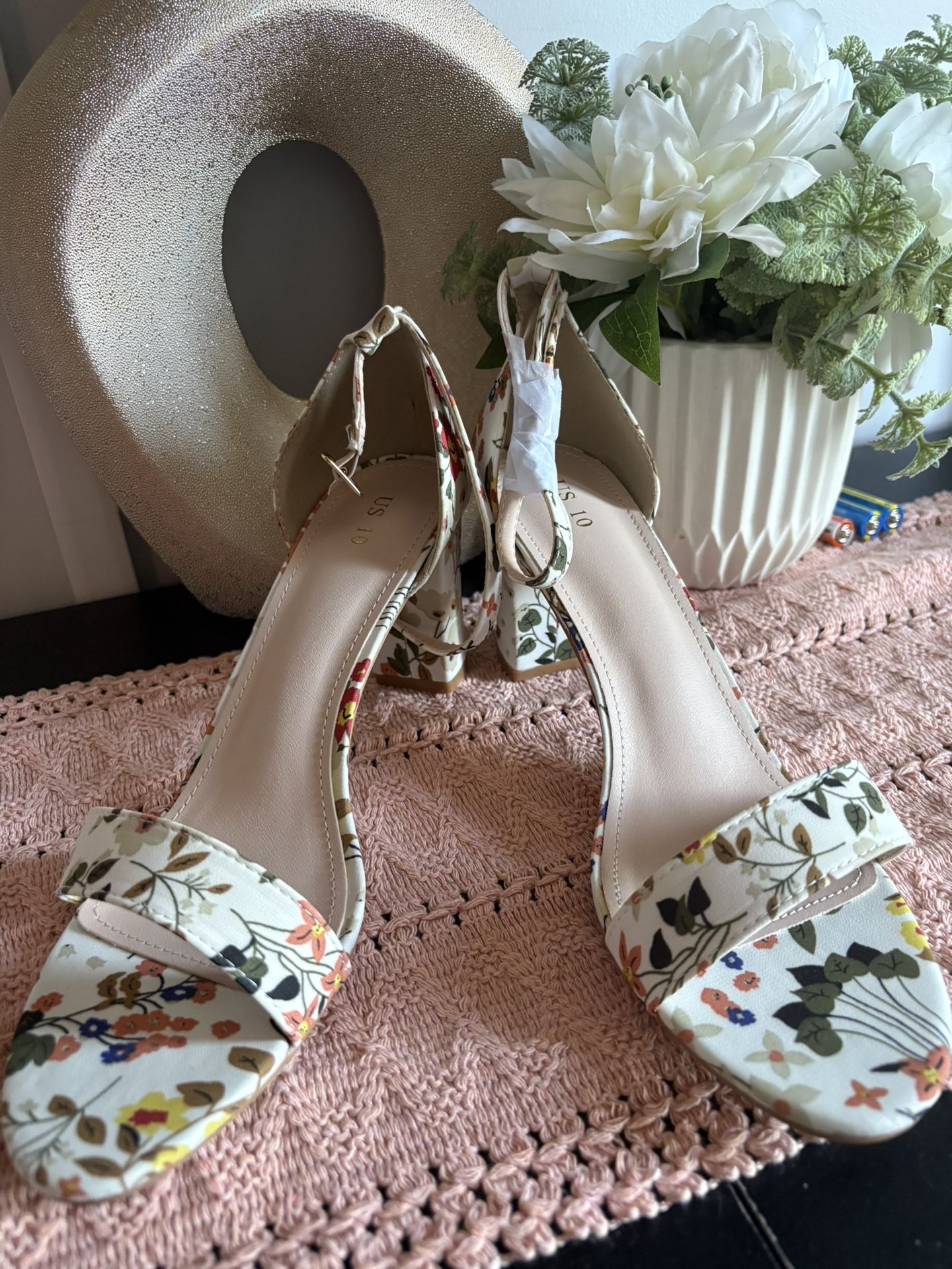 Beautiful Floral Heels Women Size 10