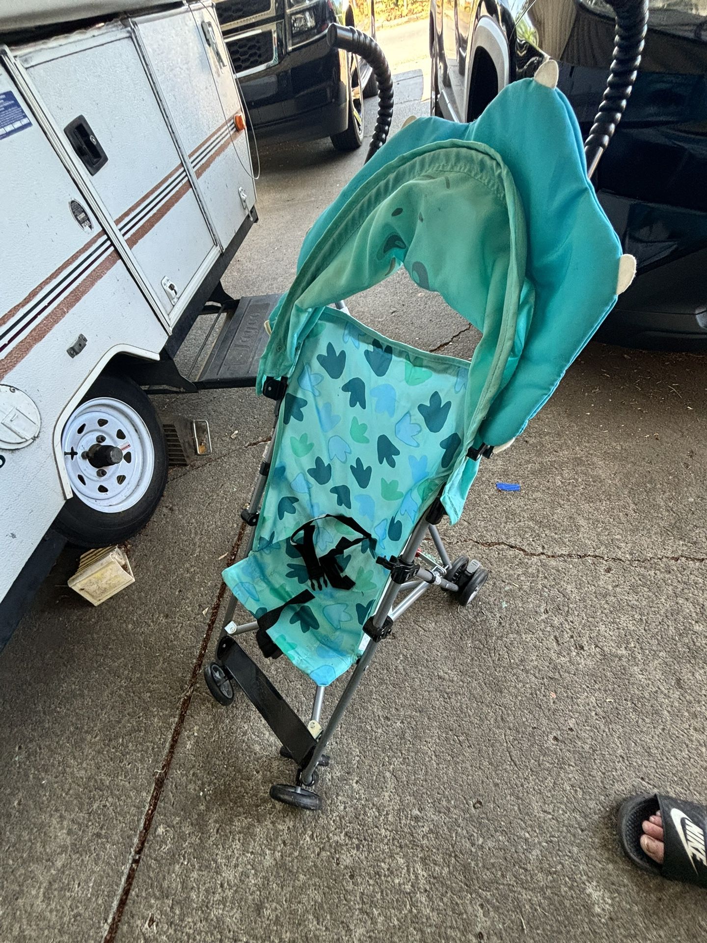 cute dinosaur umbrella stroller, like new