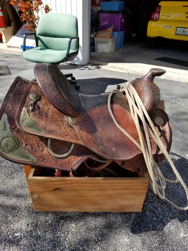 Western saddle with lots of extras for Sale in Weston, FL OfferUp
