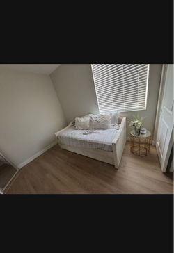 Trundle bed