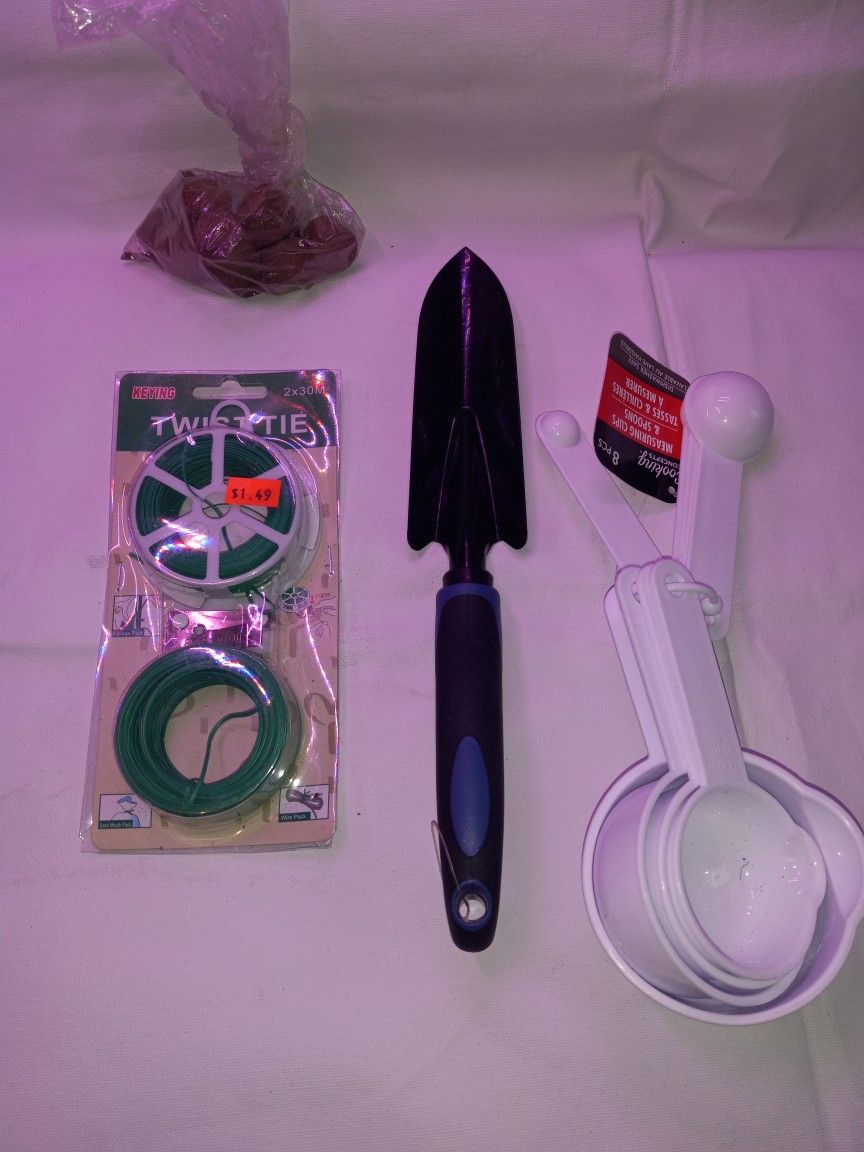 Plant Tools + Vermiculyte For Sale