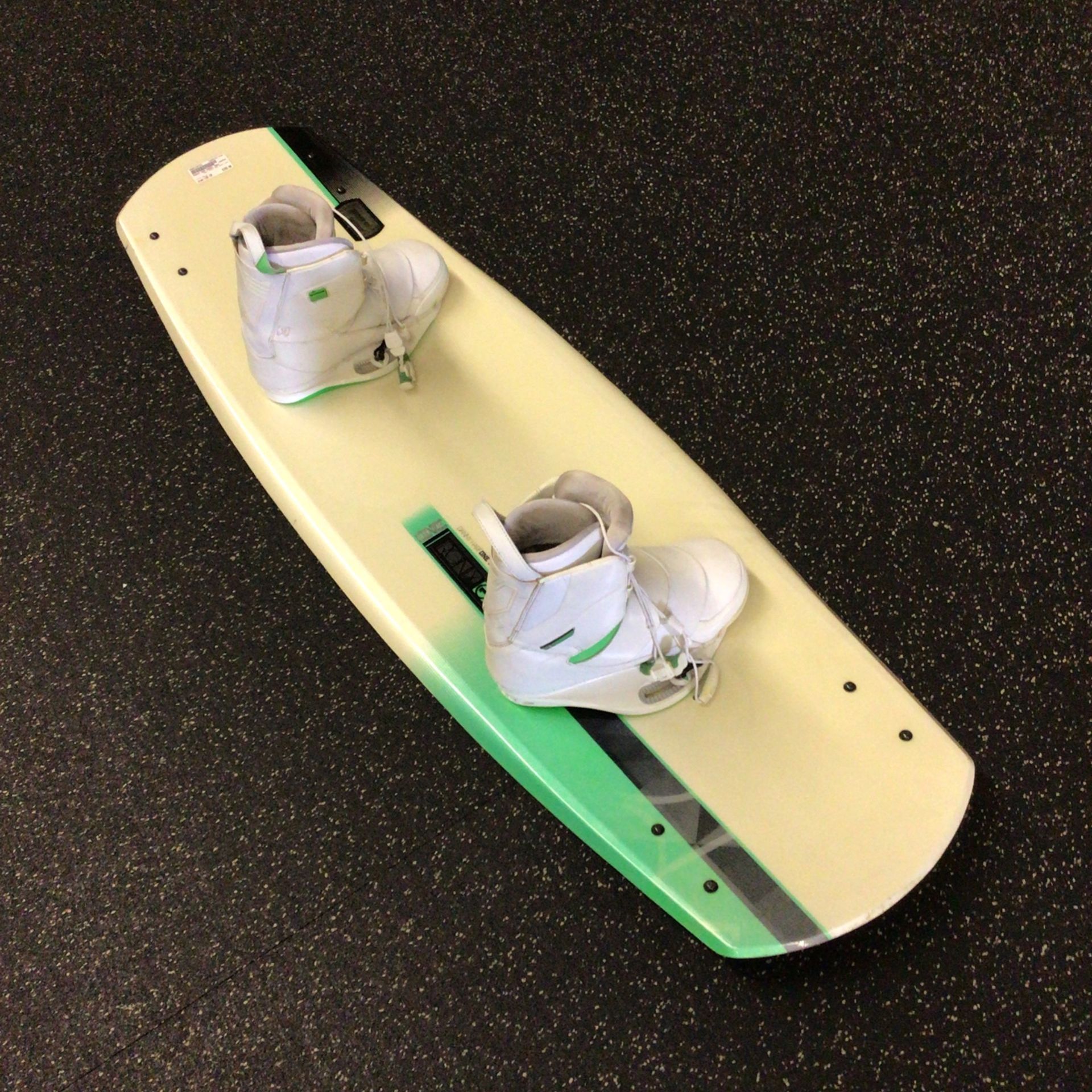 Ronix One Wakeboard Danny Harf One Collection 138cm With Size 10 Bindings 